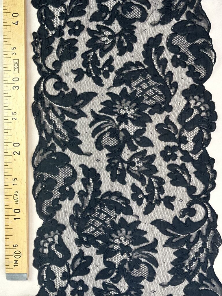 Madeleine-dentelle-de-lyon-atelier-dentelles-noire-6028-2