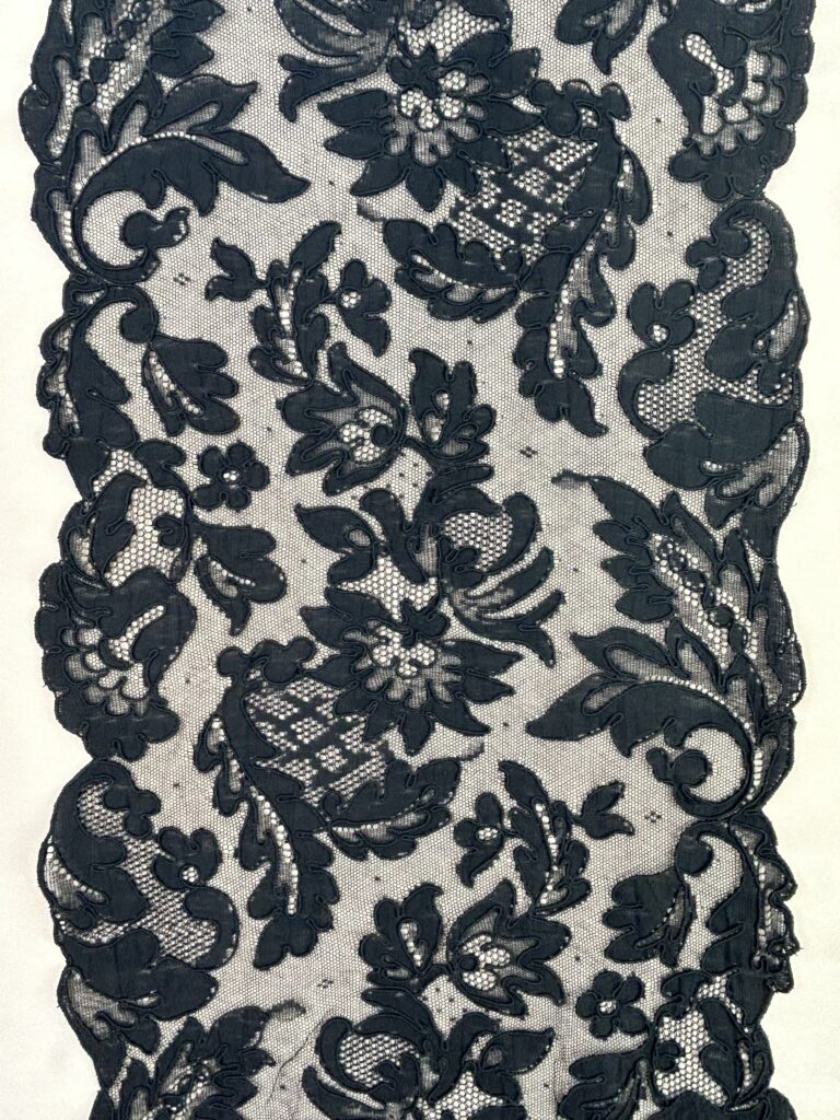 Madeleine-dentelle-de-lyon-atelier-dentelles-noire-6028
