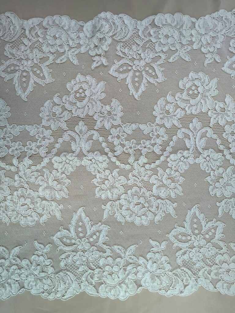 Florence - Lyon Lace 7220 - Atelier Dentelles