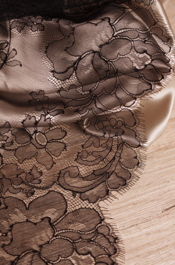 3750-Catherine-dentelle-de-calais-caudry-Noir