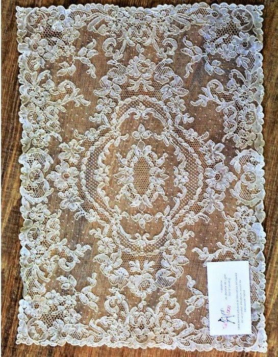 napperon-rectangulaire-dentelle-de-lyon